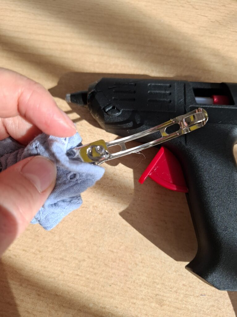 fixieren mit Heißklebepistole